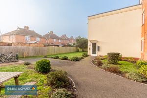 Communal Gardens- click for photo gallery